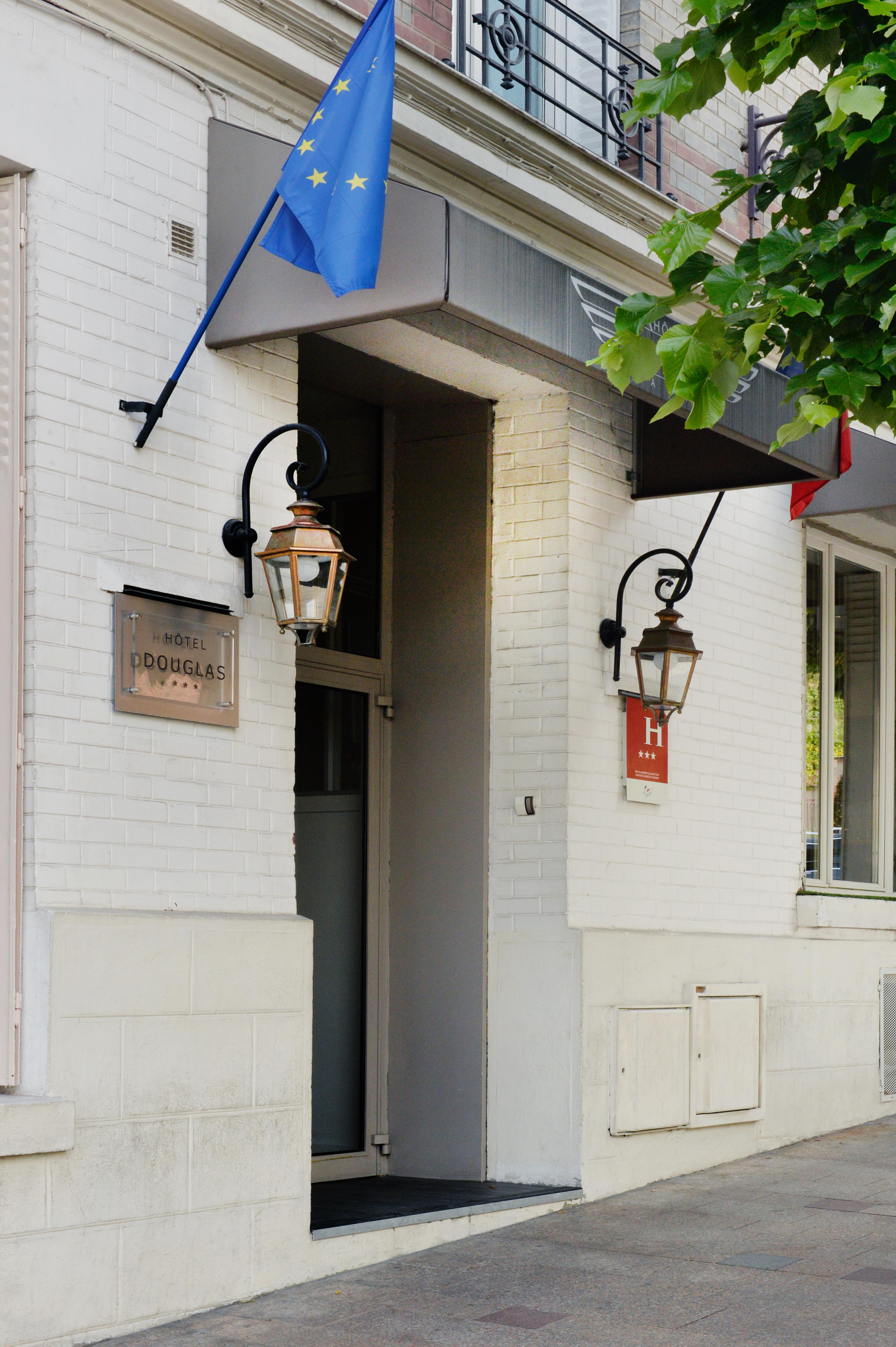 Hotel Douglas Puteaux Exterior photo